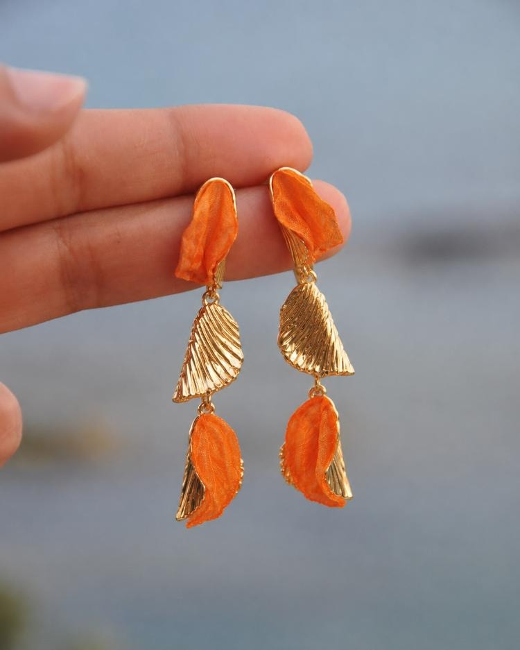 Gold & Turuncu Sallantılı Küpe